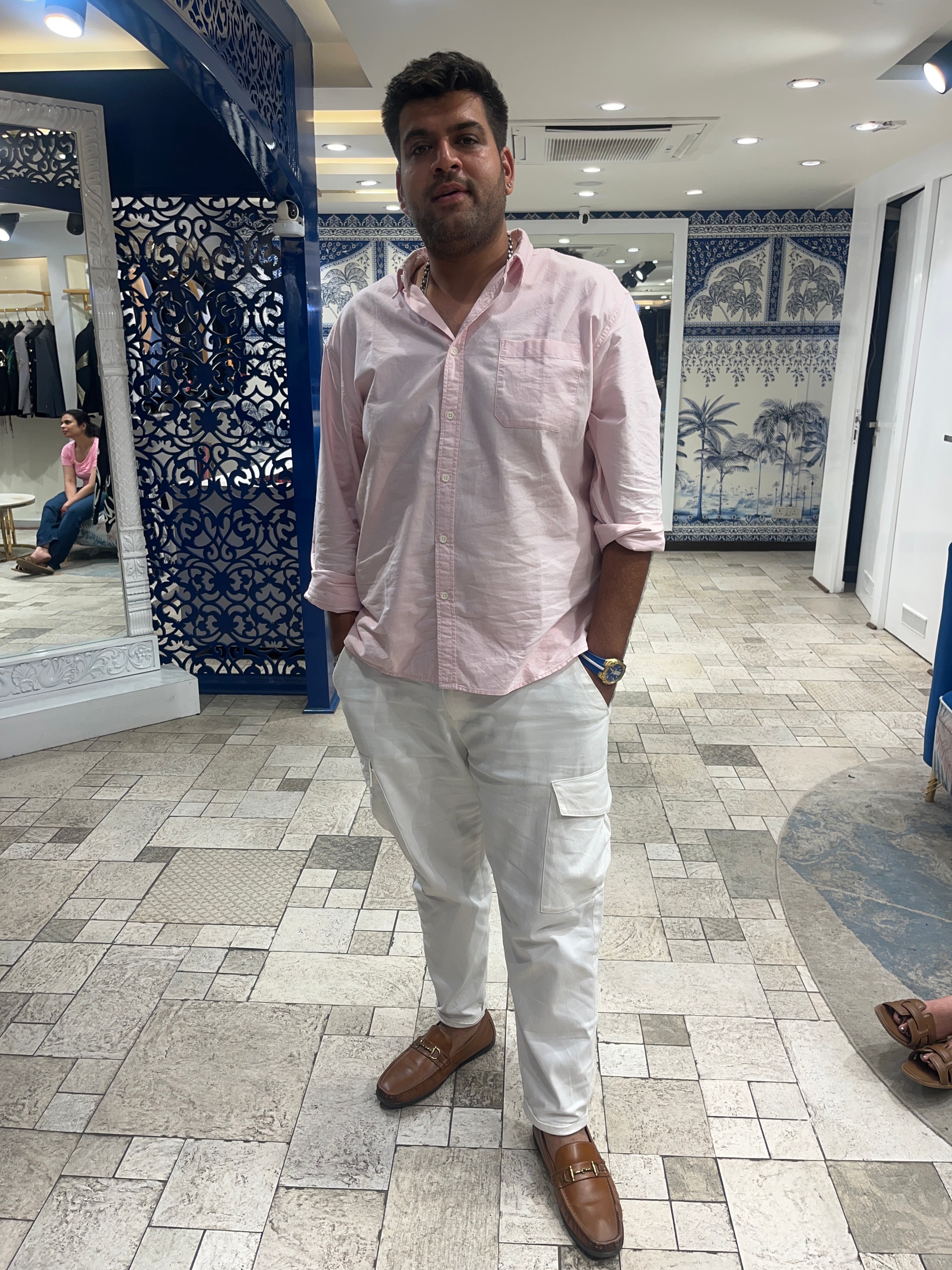 Store 2: customer photo at the counter